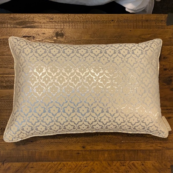 Silver foil accent pillow - Picture 1 of 2